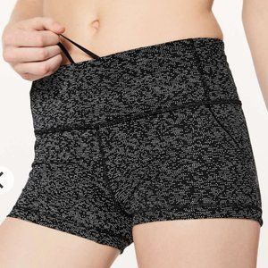 Lululemon Quick Pace Short (2.5") Soundwave White Black / Black